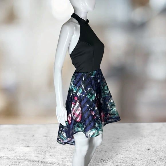 Sleeveless Black halter dress with floral bottom spring summer size medium - Picture 3 of 6